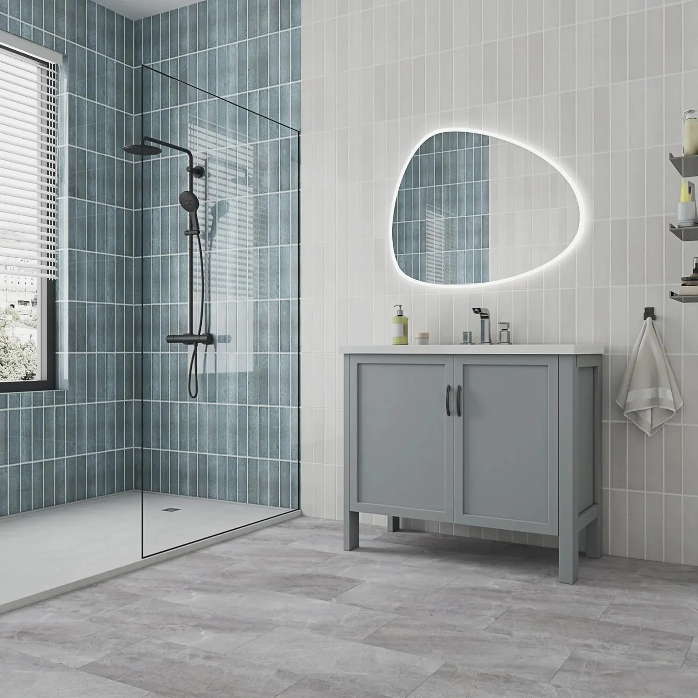 Rendu IA d’une salle de bain habillée du décor Carrelo gris bleuté
